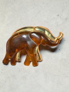 Liz Claiborne Elephant Brooch Amber Lucite Gold Tone Vintage 3D Pin 2.75”